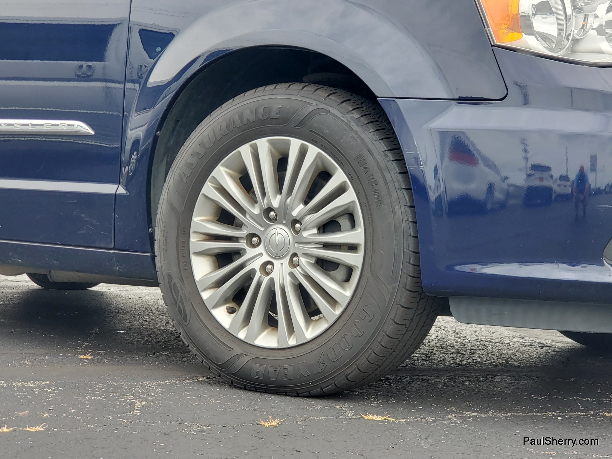 2016 Chrysler Town & Country Anniversary Edition - Photo 10