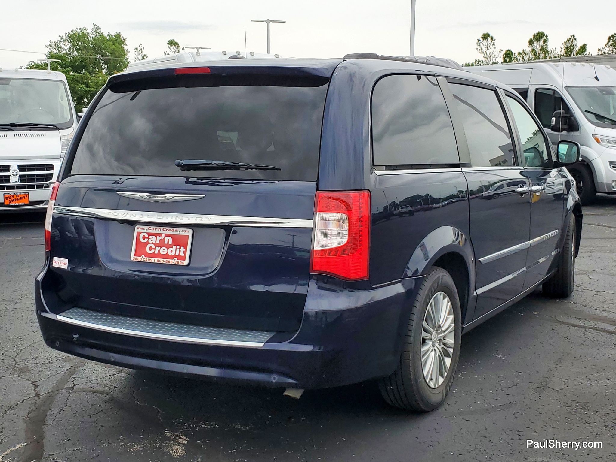 2016 Chrysler Town & Country Anniversary Edition - Photo 13