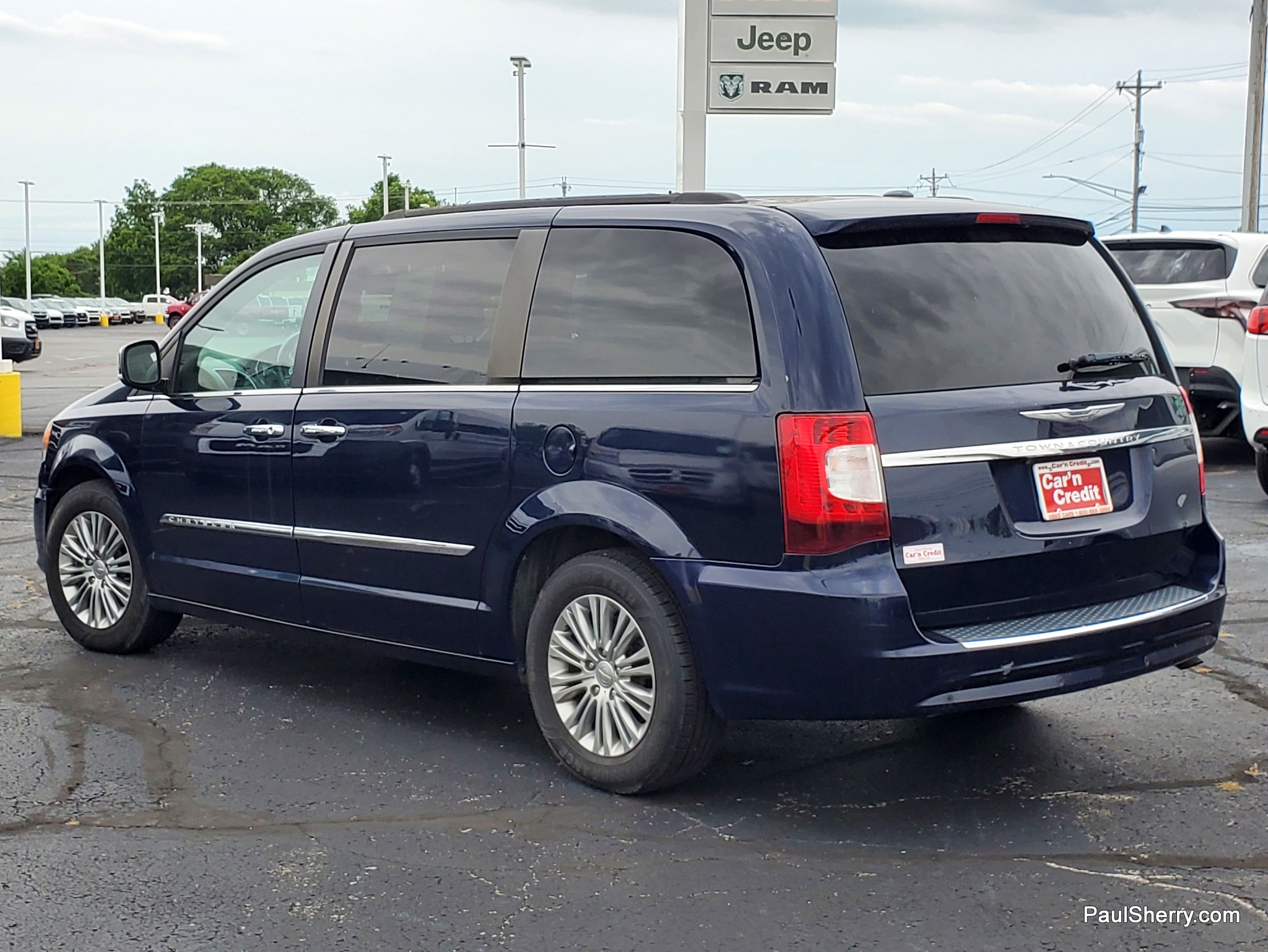 2016 Chrysler Town & Country Anniversary Edition - Photo 14