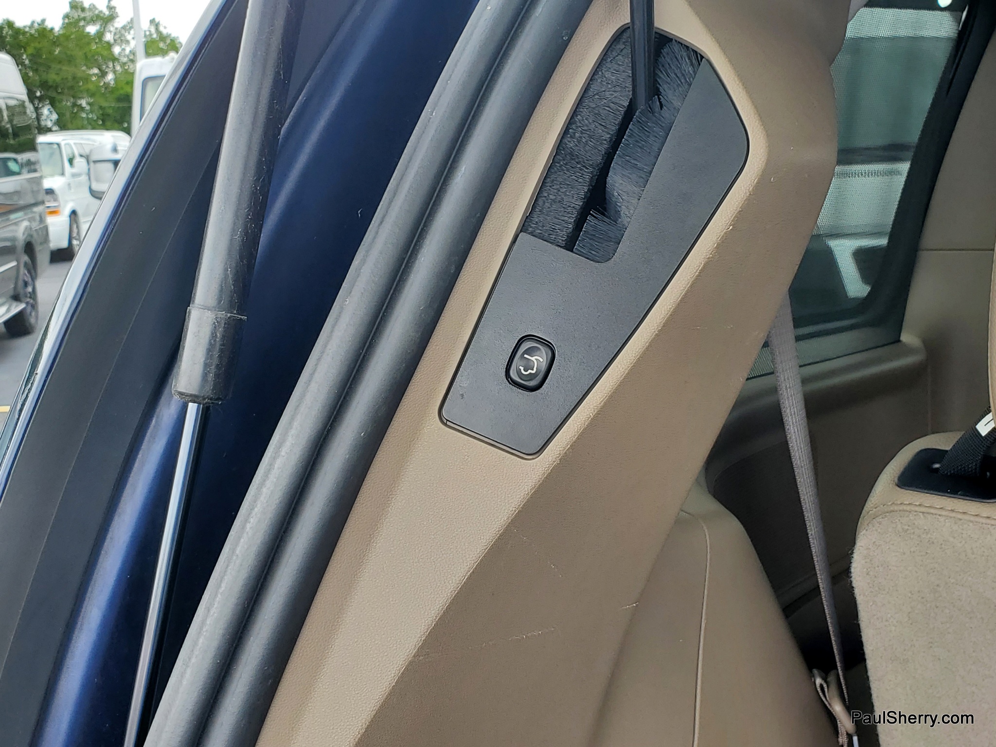 2016 Chrysler Town & Country Anniversary Edition - Photo 17