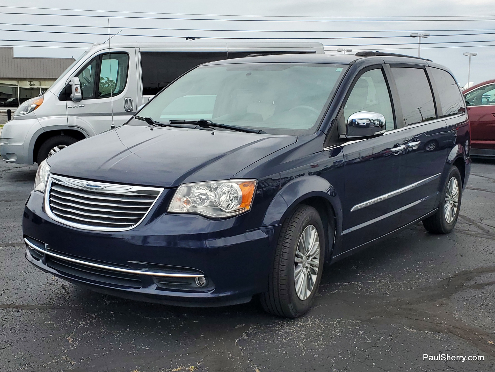 2016 Chrysler Town & Country Anniversary Edition - Photo 19