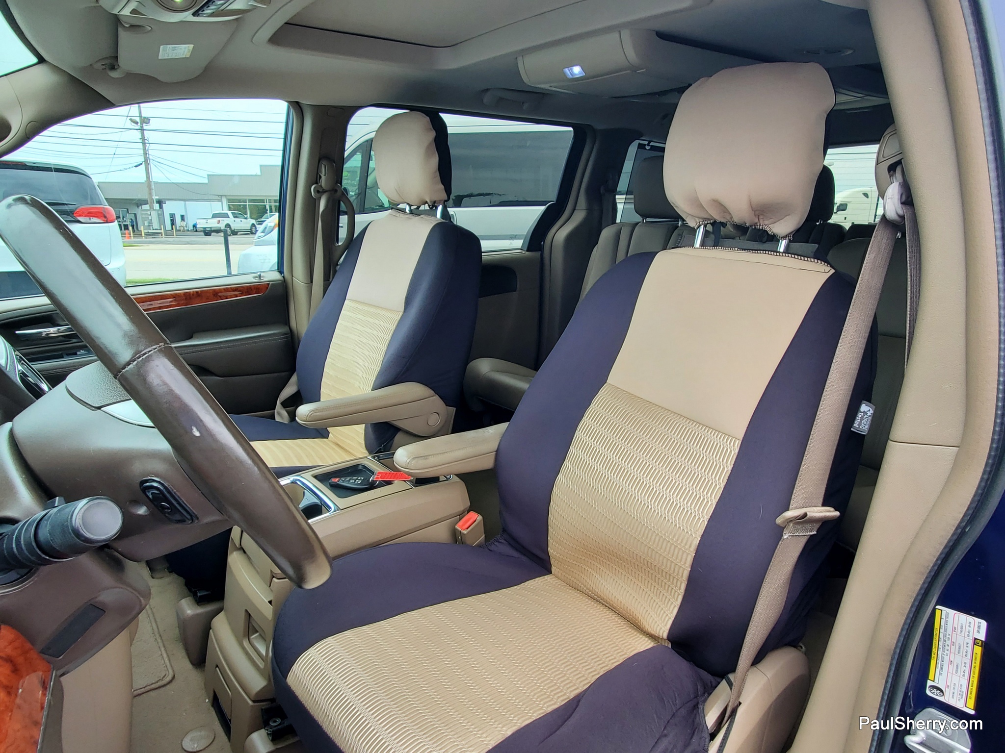 2016 Chrysler Town & Country Anniversary Edition - Photo 24