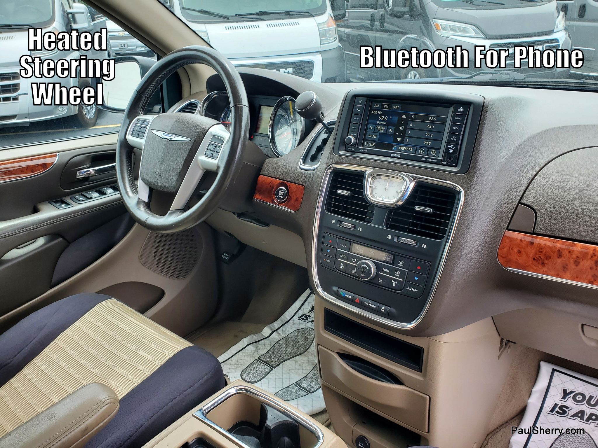 2016 Chrysler Town & Country Anniversary Edition - Photo 25
