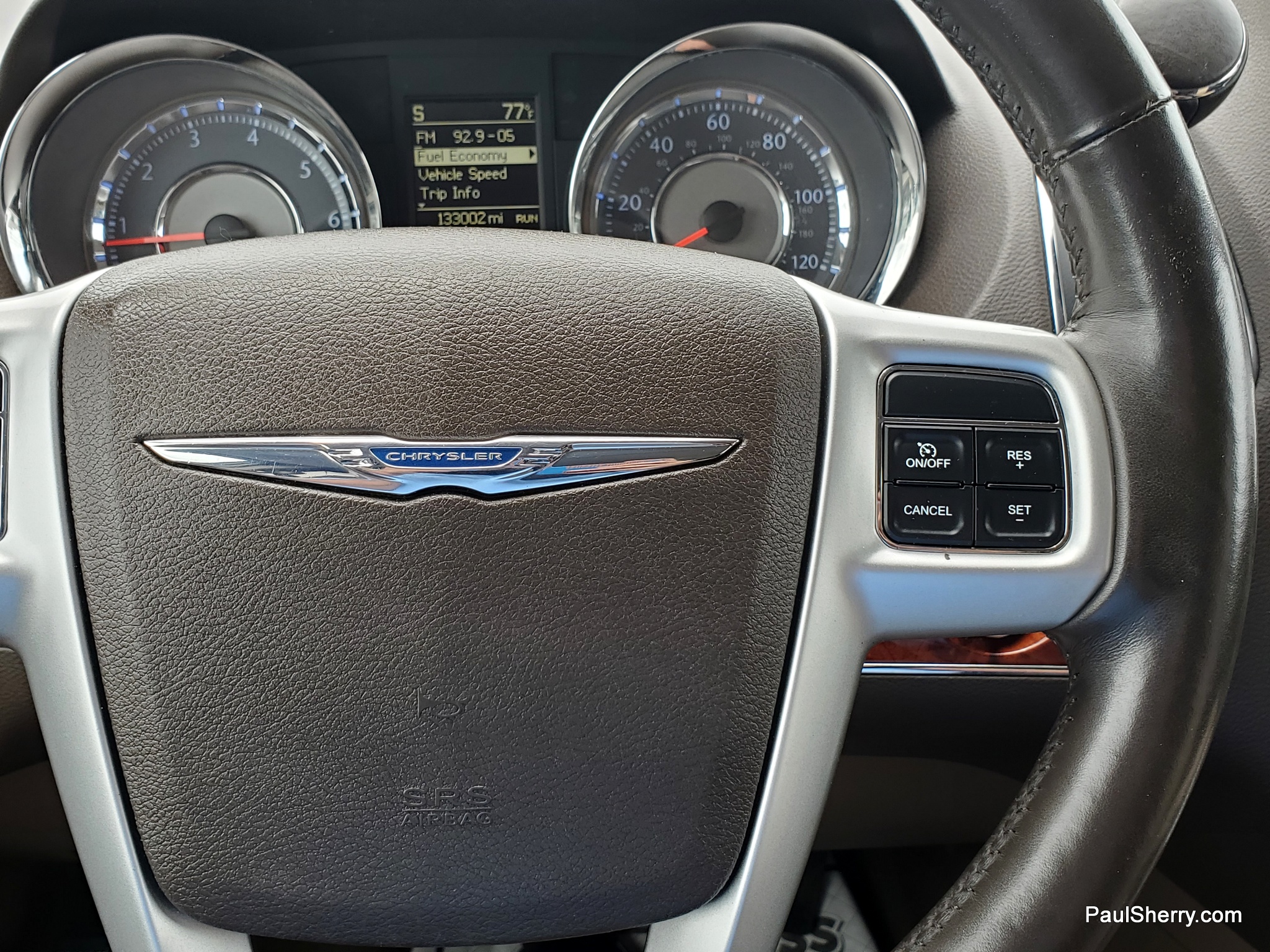 2016 Chrysler Town & Country Anniversary Edition - Photo 28