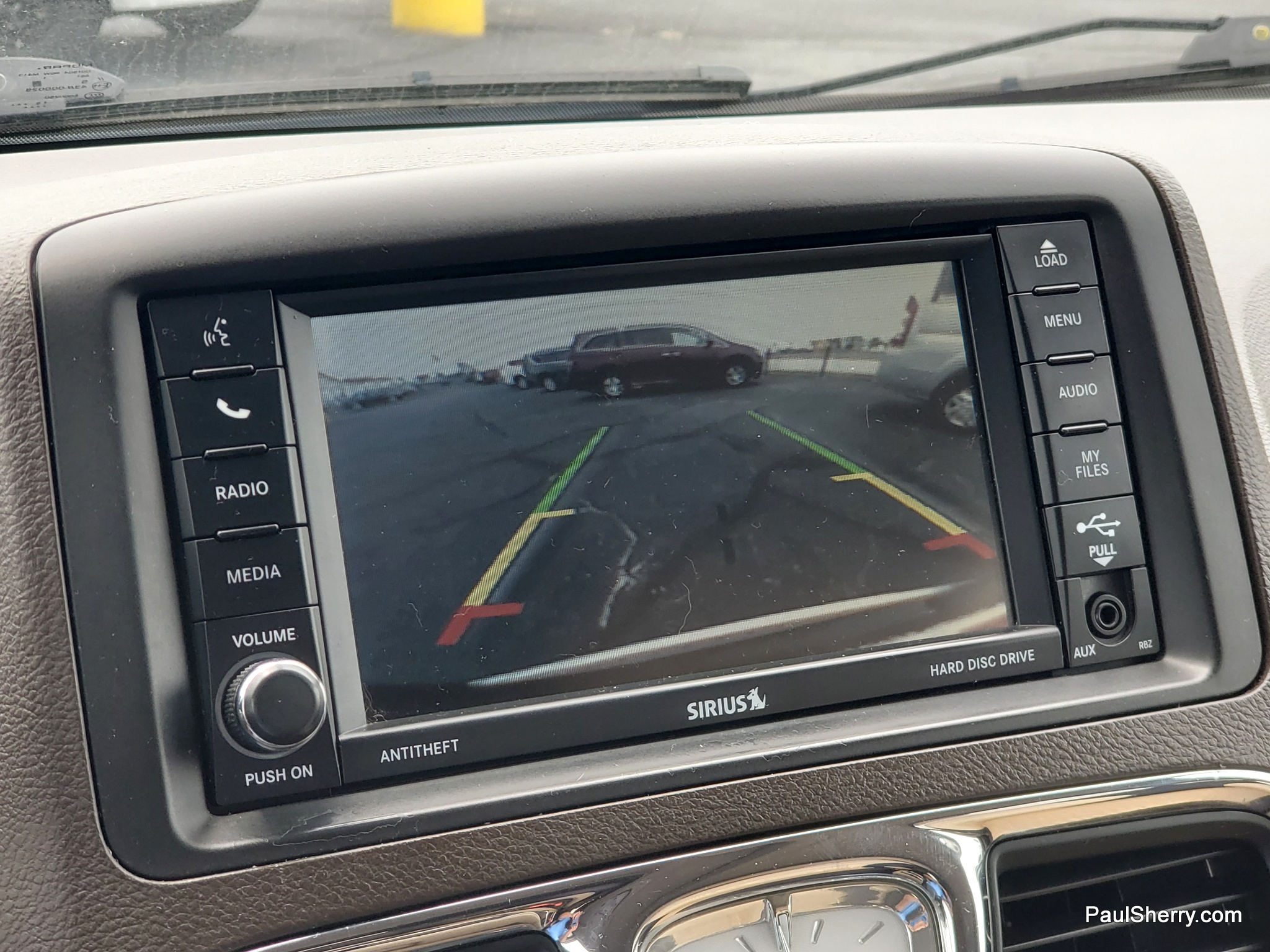 2016 Chrysler Town & Country Anniversary Edition - Photo 32
