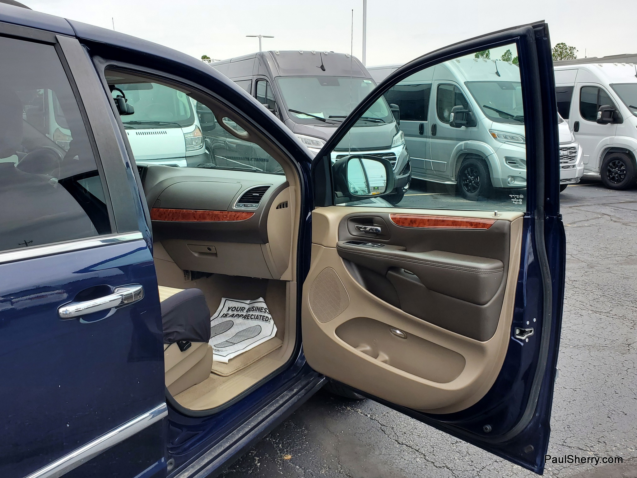 2016 Chrysler Town & Country Anniversary Edition - Photo 37