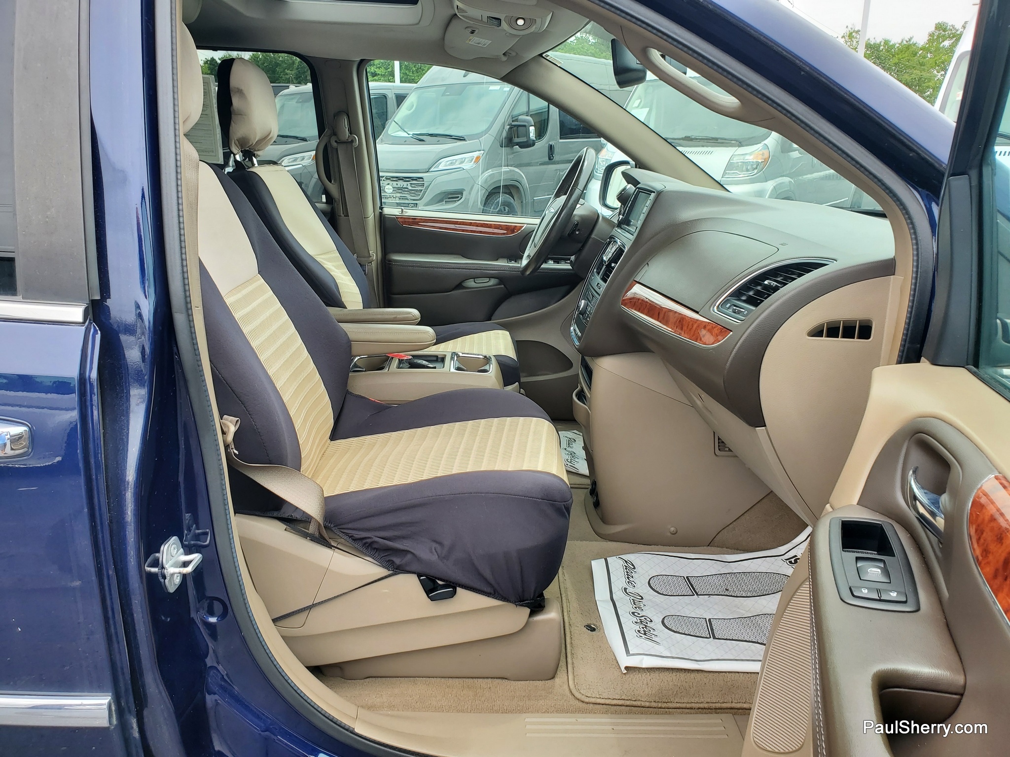 2016 Chrysler Town & Country Anniversary Edition - Photo 39
