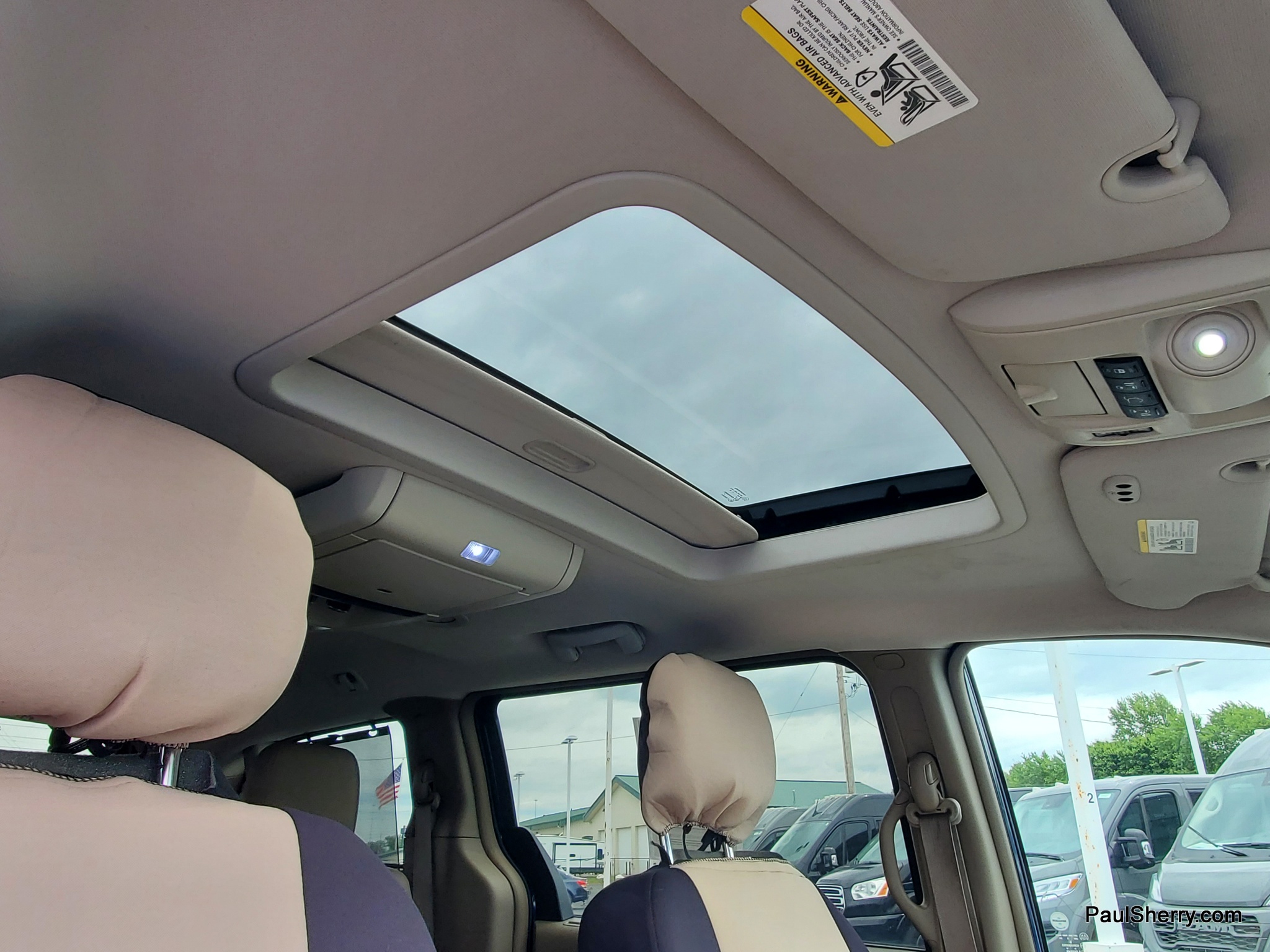 2016 Chrysler Town & Country Anniversary Edition - Photo 41