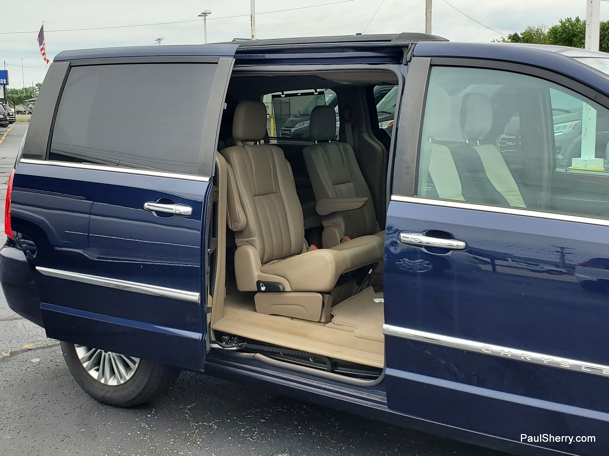 2016 Chrysler Town & Country Anniversary Edition - Photo 42