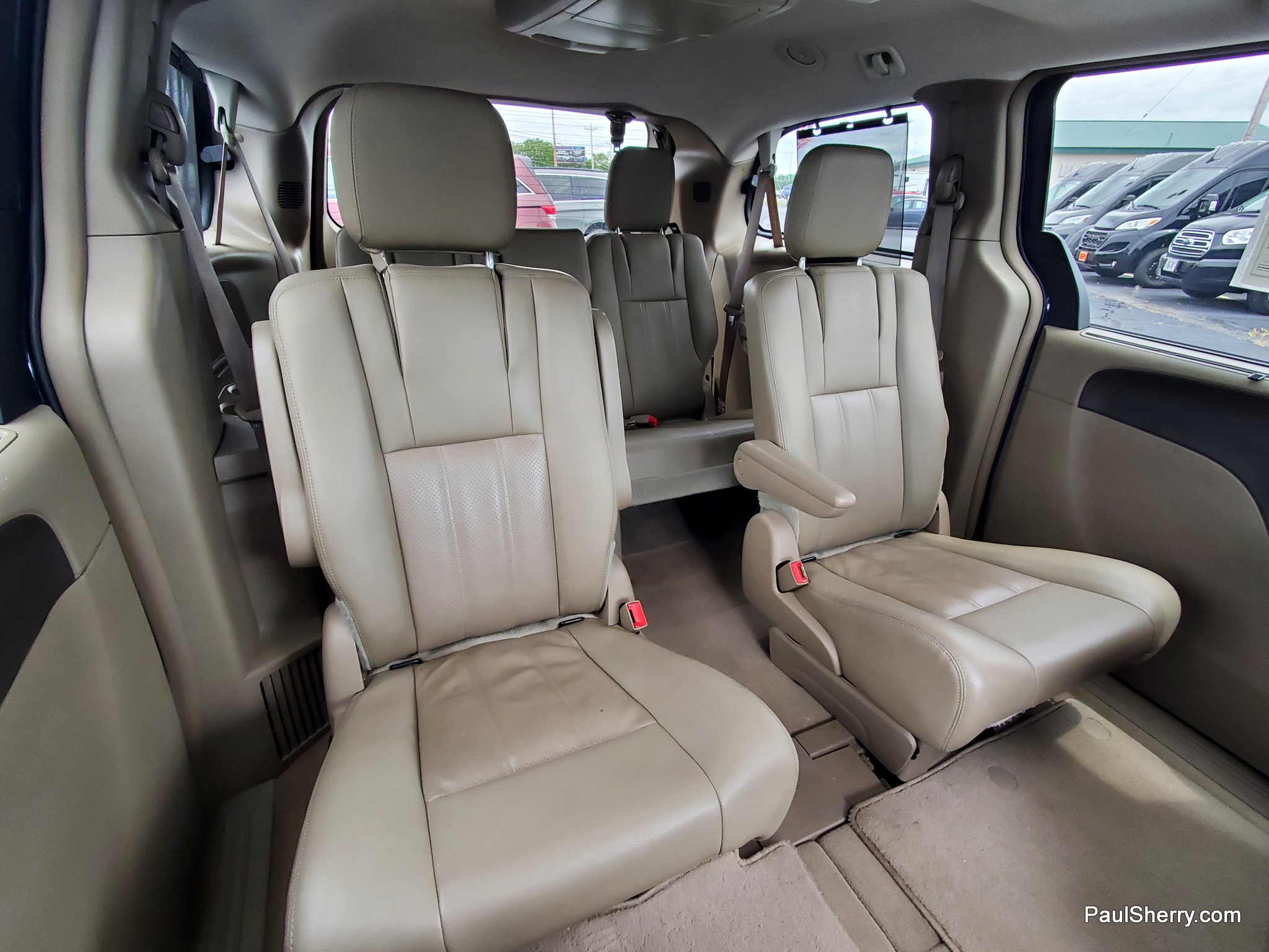 2016 Chrysler Town & Country Anniversary Edition - Photo 44