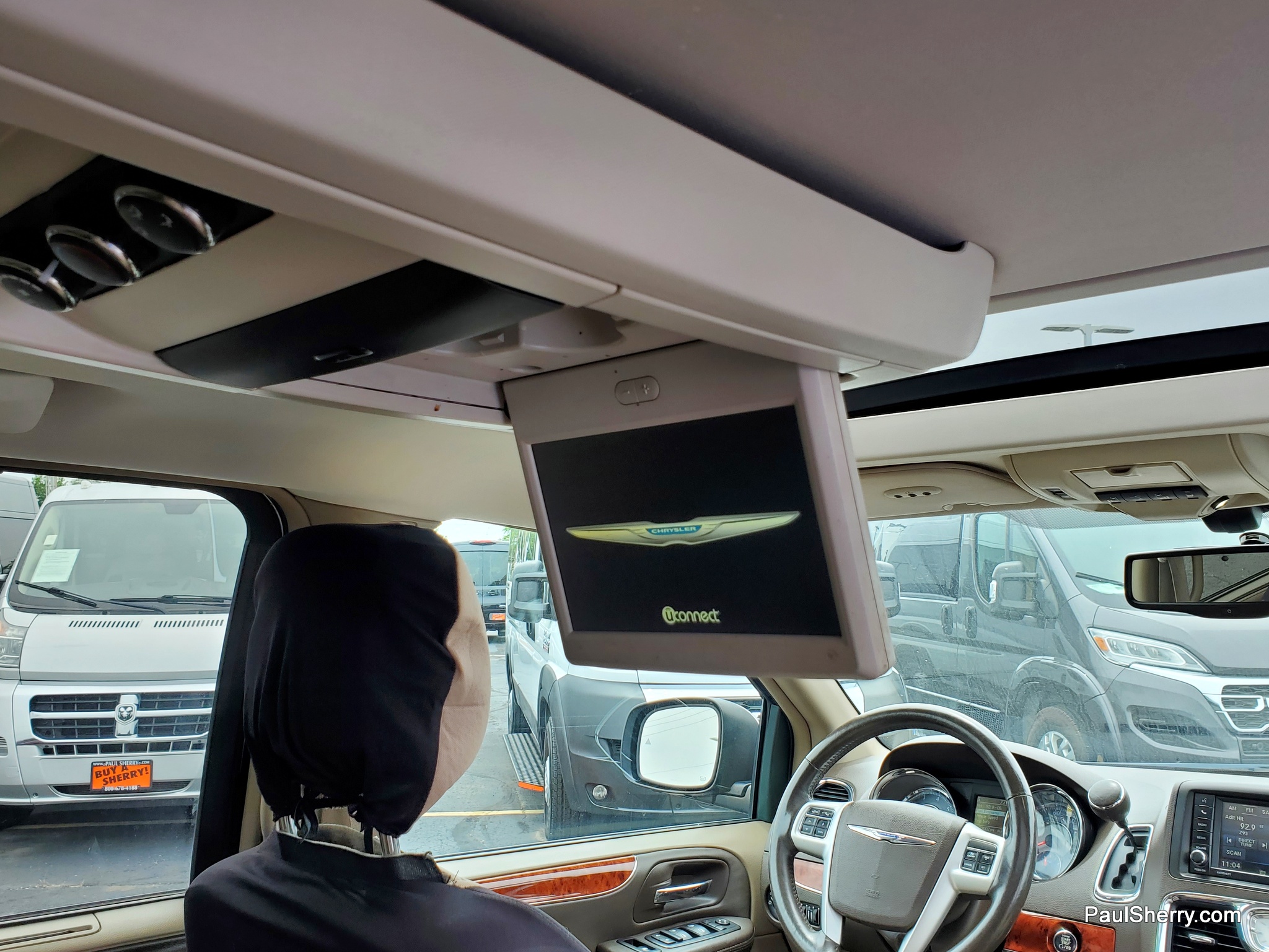 2016 Chrysler Town & Country Anniversary Edition - Photo 46