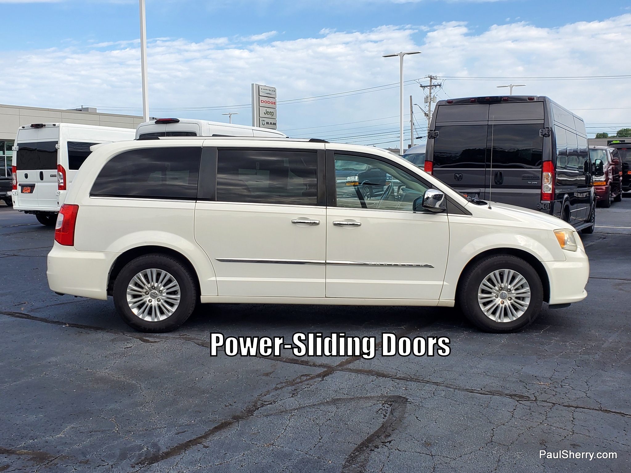 2012 Chrysler Town & Country Limited - Photo 11