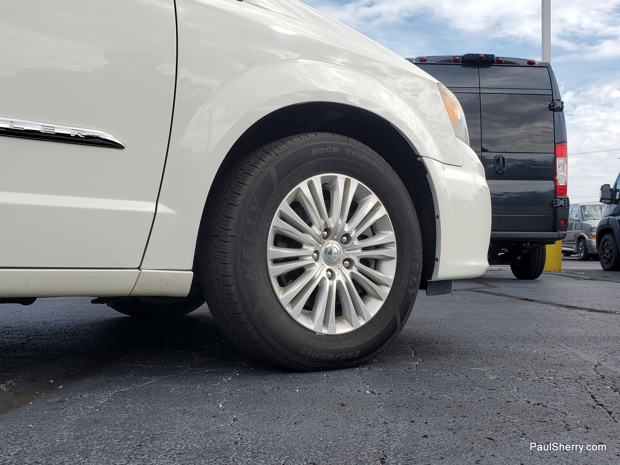 2012 Chrysler Town & Country Limited - Photo 12