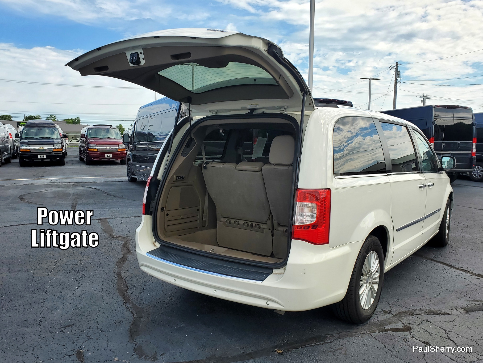 2012 Chrysler Town & Country Limited - Photo 15