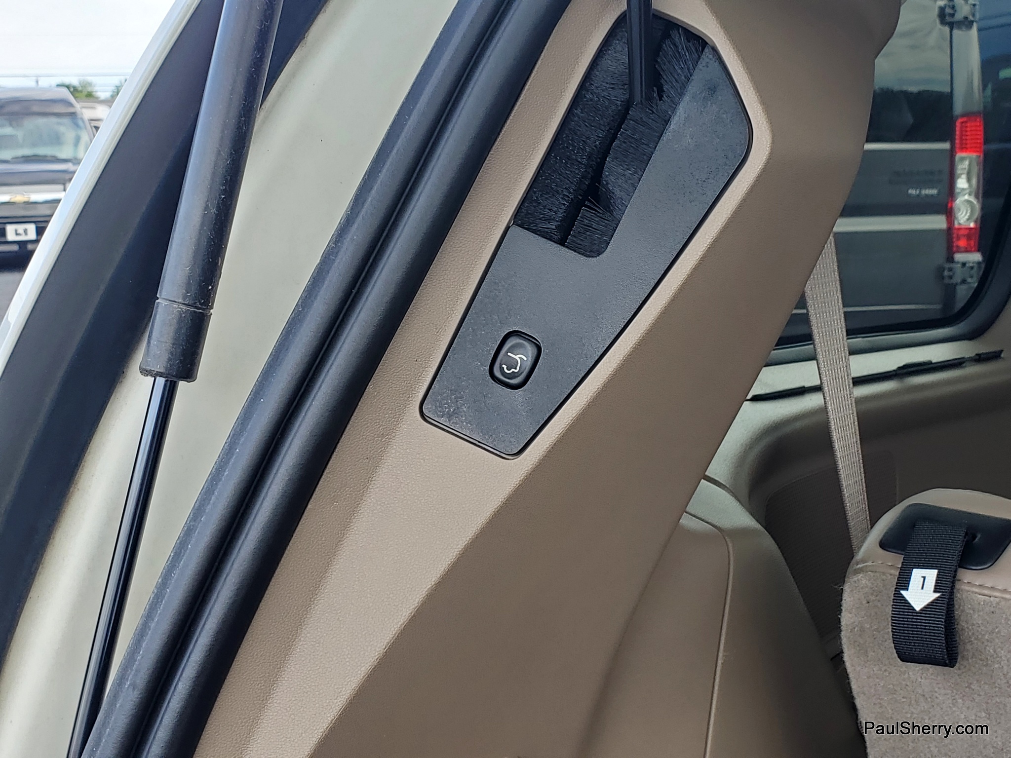 2012 Chrysler Town & Country Limited - Photo 17
