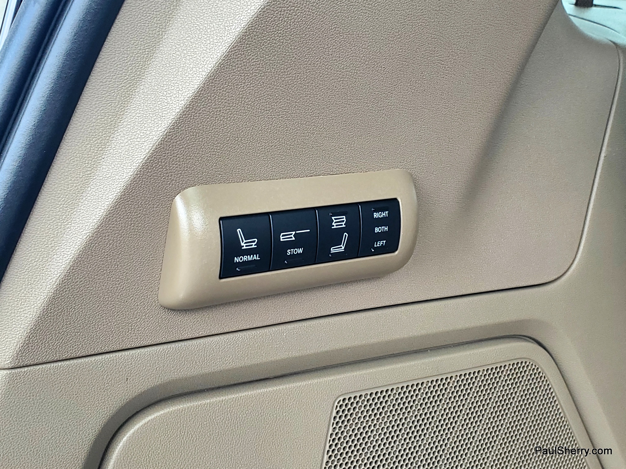 2012 Chrysler Town & Country Limited - Photo 18