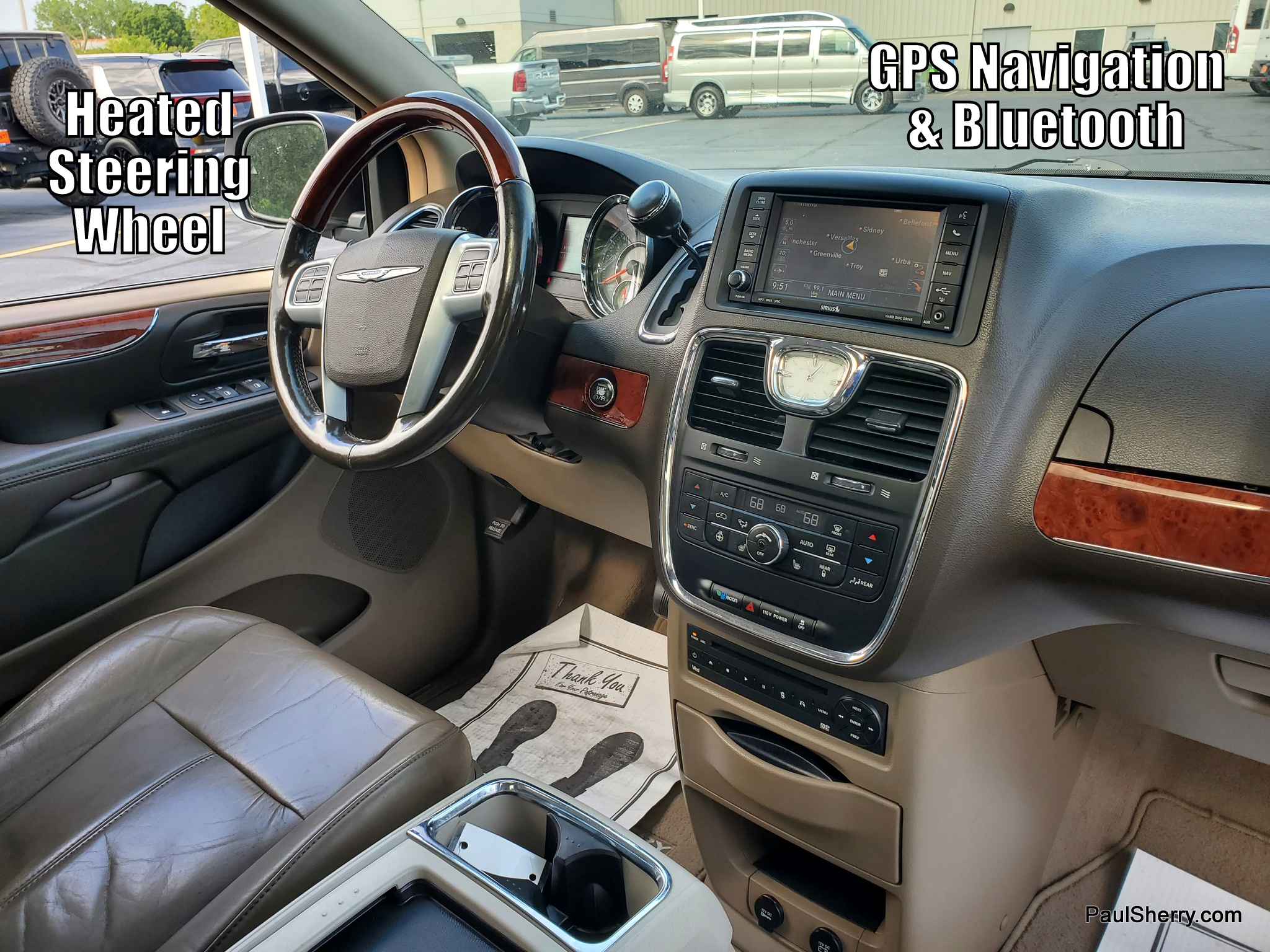 2012 Chrysler Town & Country Limited - Photo 2