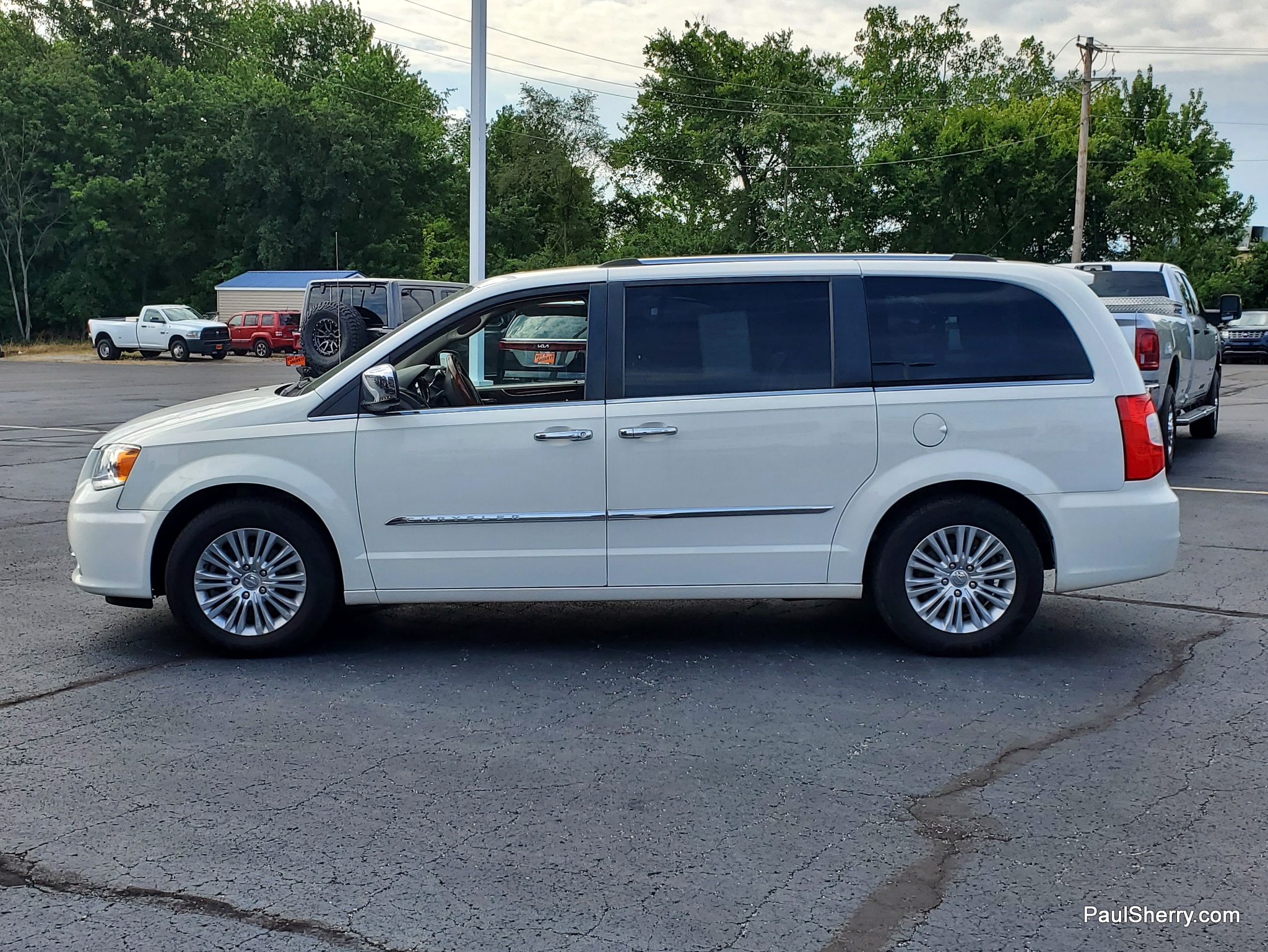 2012 Chrysler Town & Country Limited - Photo 20
