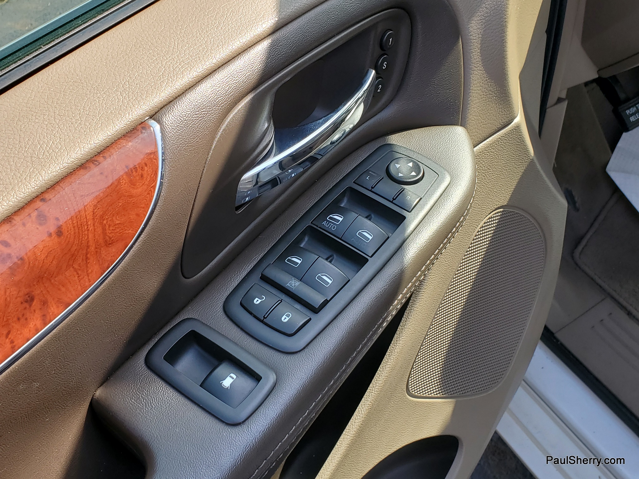 2012 Chrysler Town & Country Limited - Photo 24
