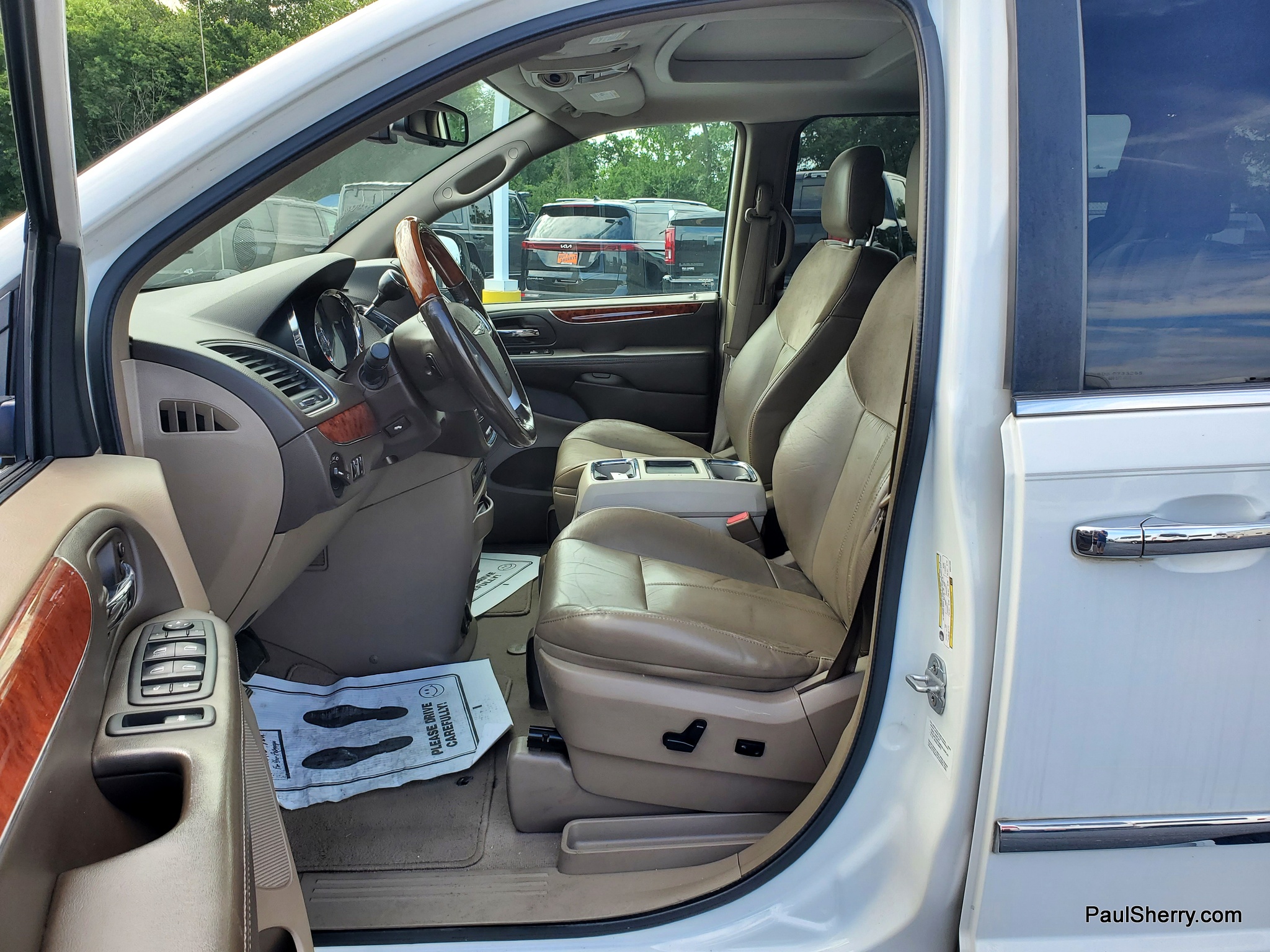 2012 Chrysler Town & Country Limited - Photo 26