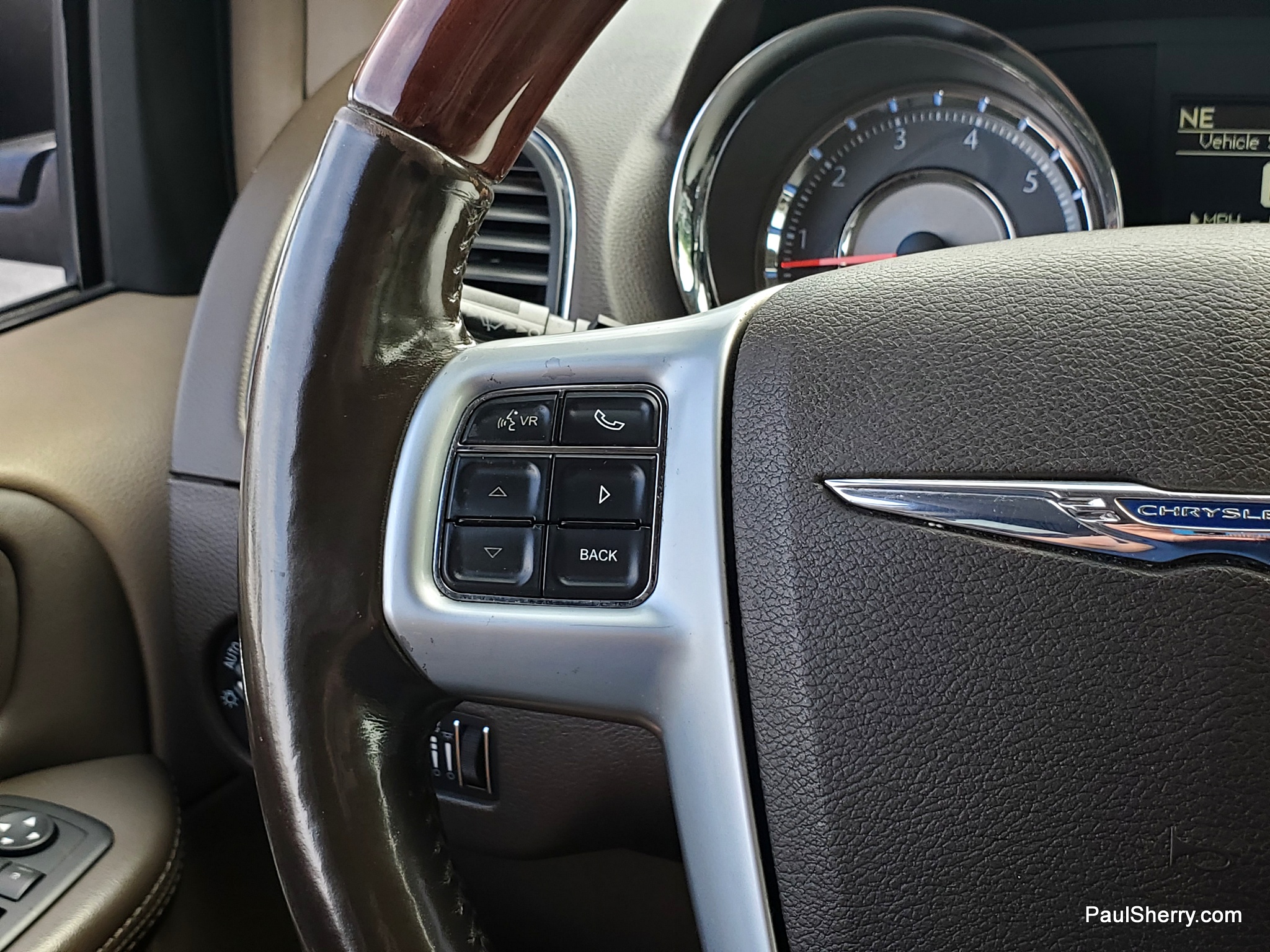 2012 Chrysler Town & Country Limited - Photo 31
