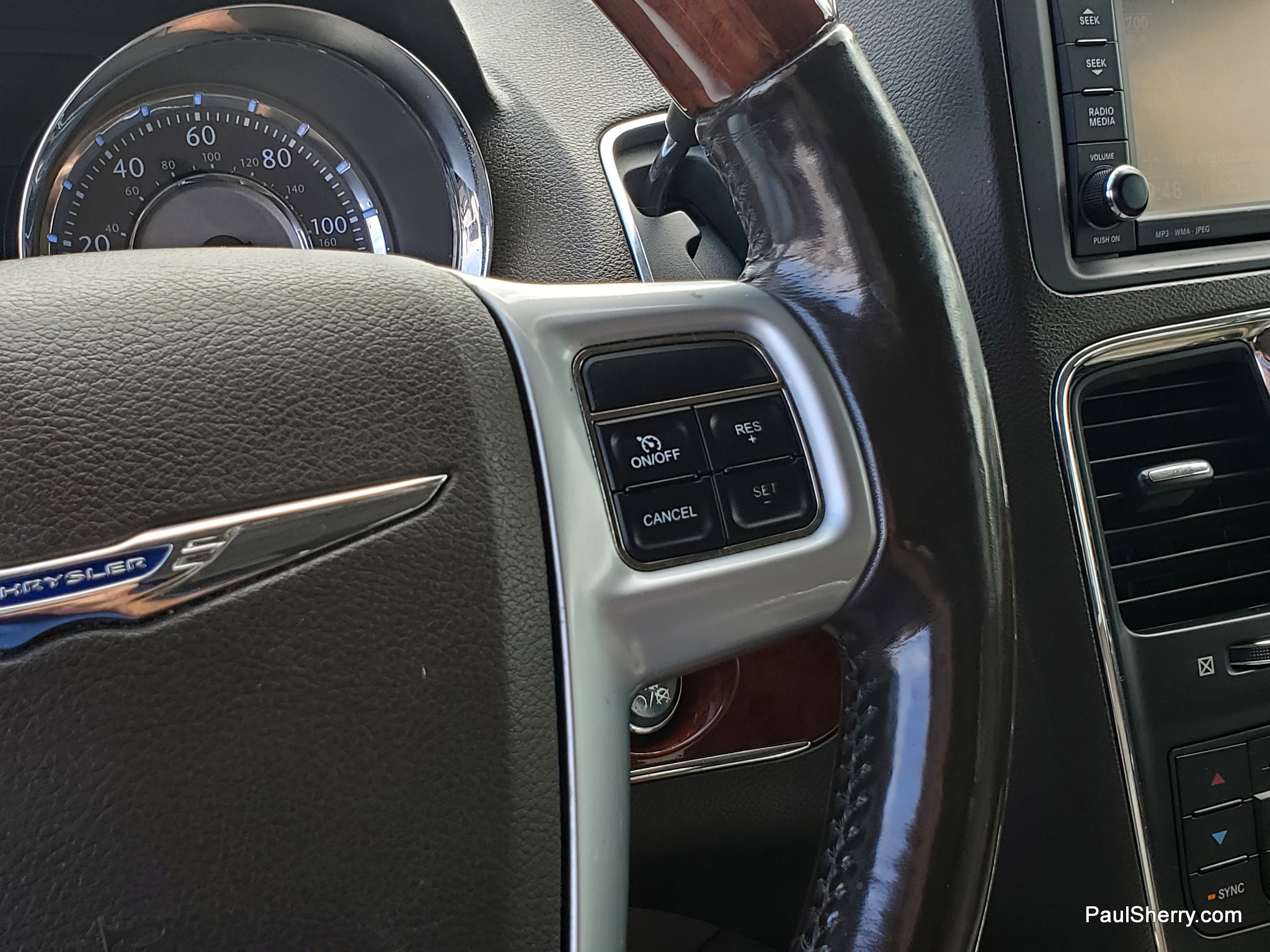 2012 Chrysler Town & Country Limited - Photo 32