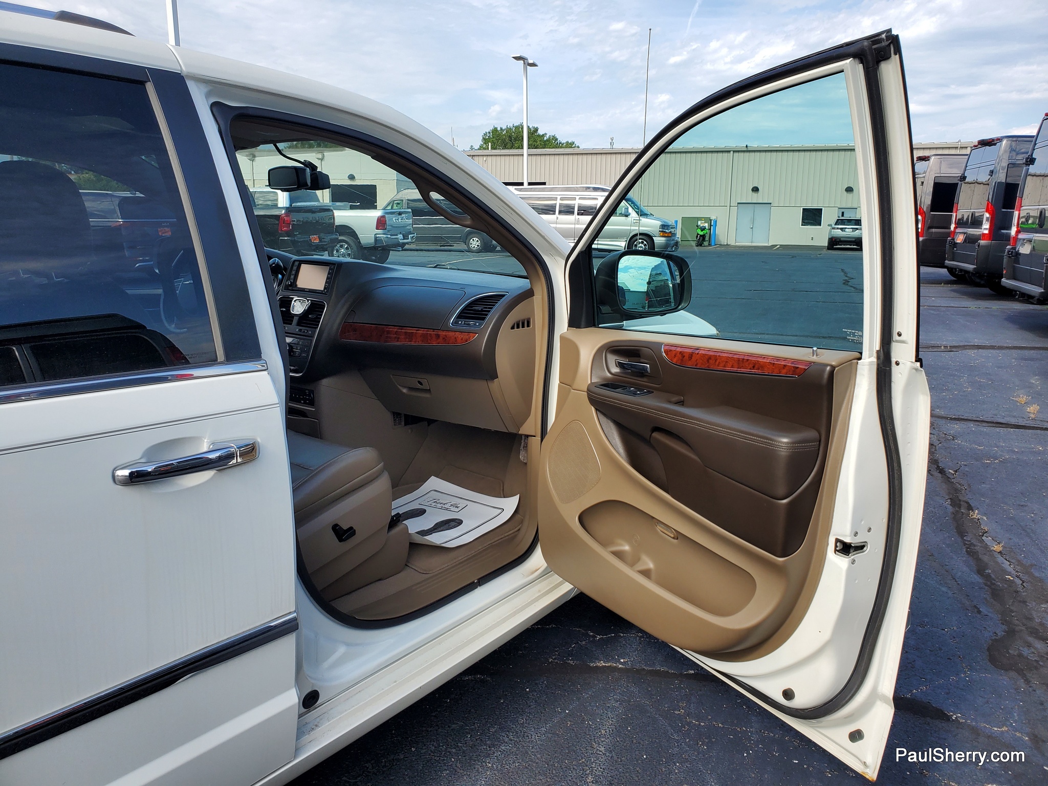 2012 Chrysler Town & Country Limited - Photo 42