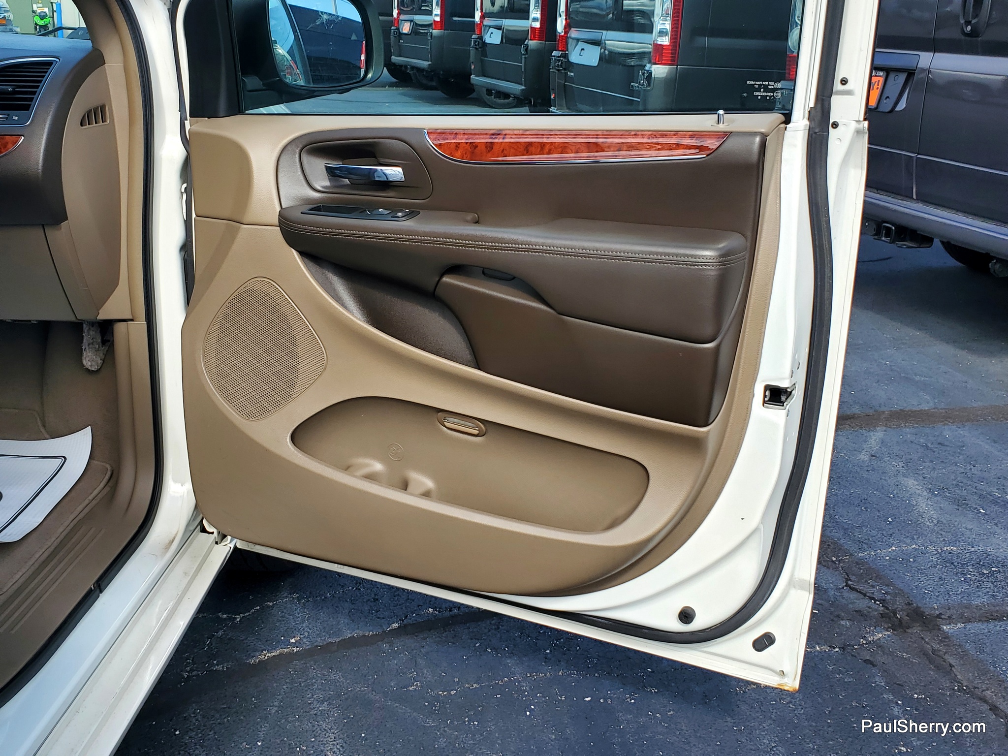 2012 Chrysler Town & Country Limited - Photo 43