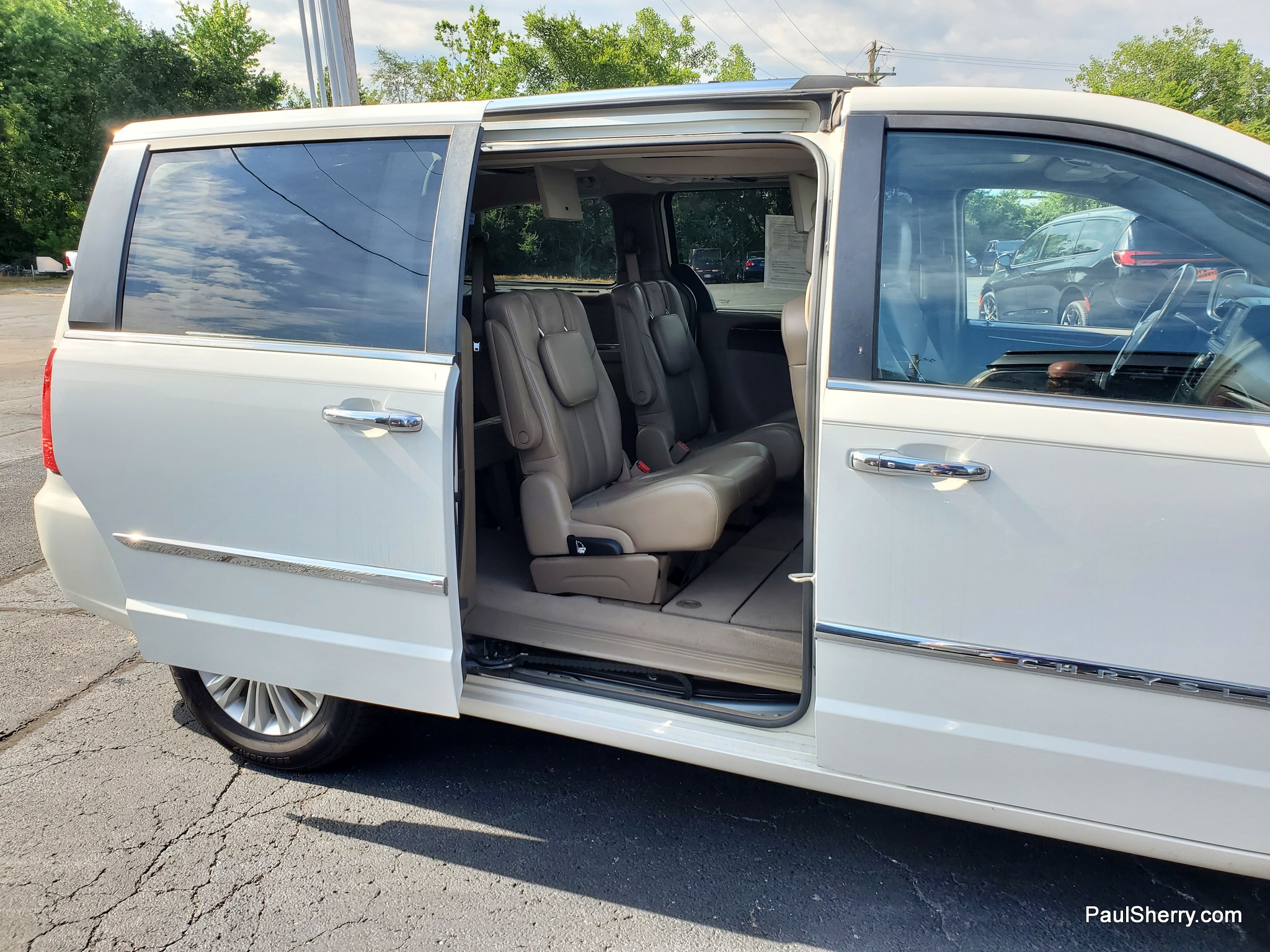 2012 Chrysler Town & Country Limited - Photo 48