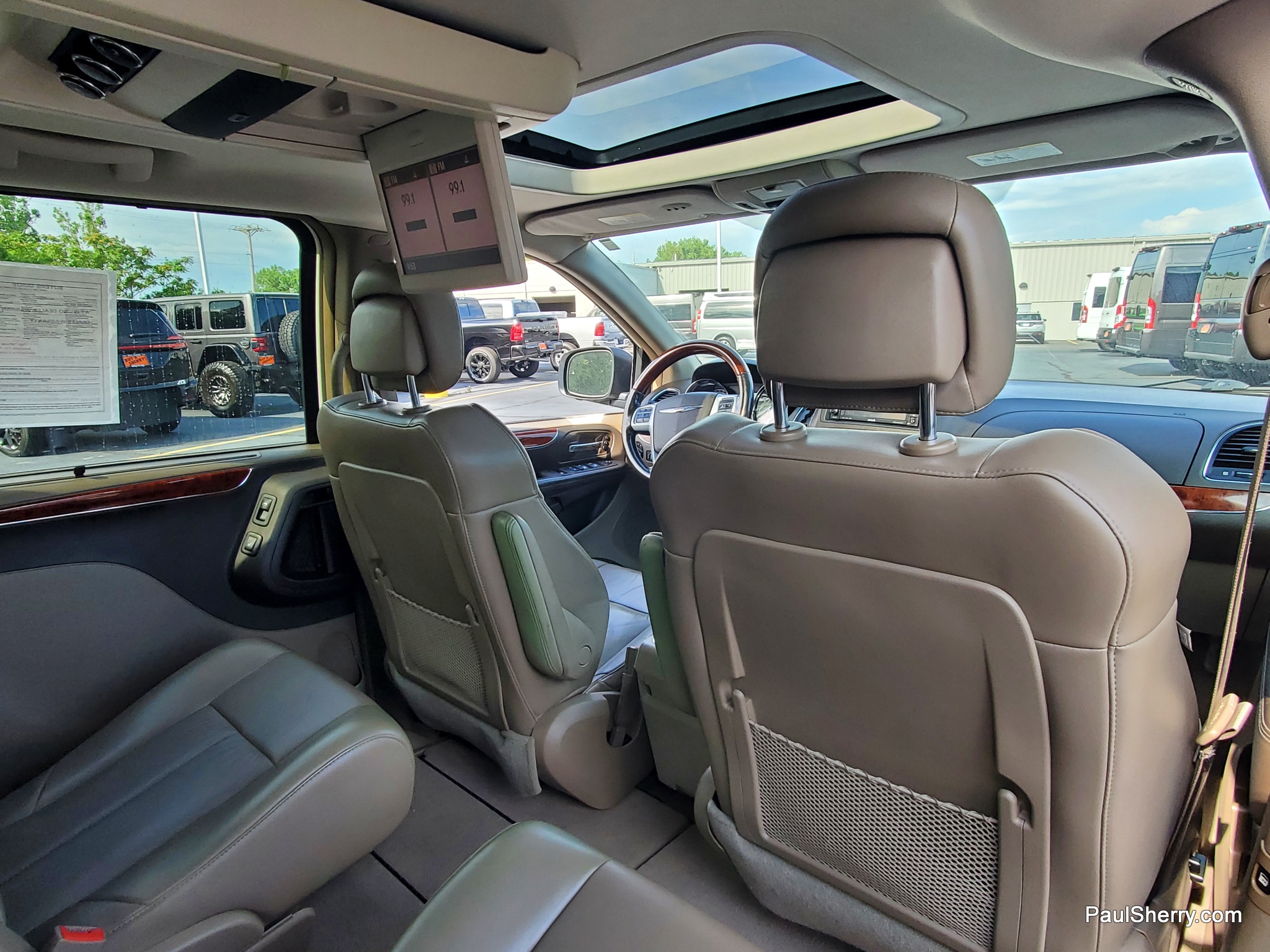 2012 Chrysler Town & Country Limited - Photo 52