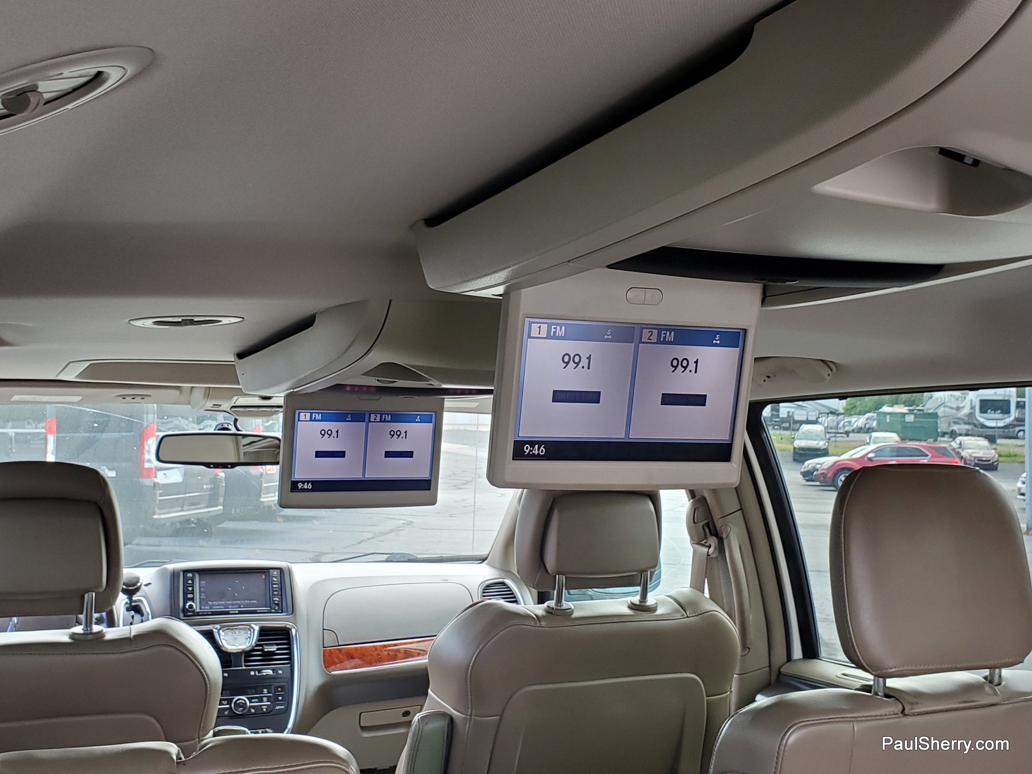2012 Chrysler Town & Country Limited - Photo 7