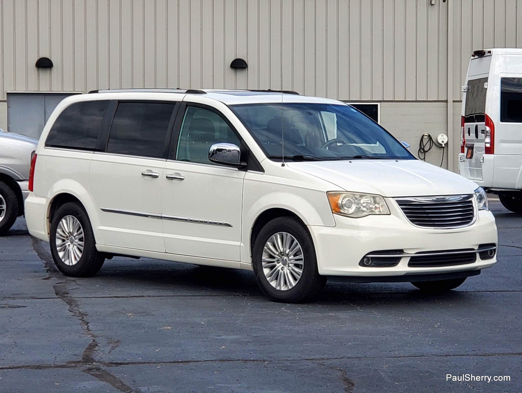 2012 Chrysler Town & Country Limited - Photo 8